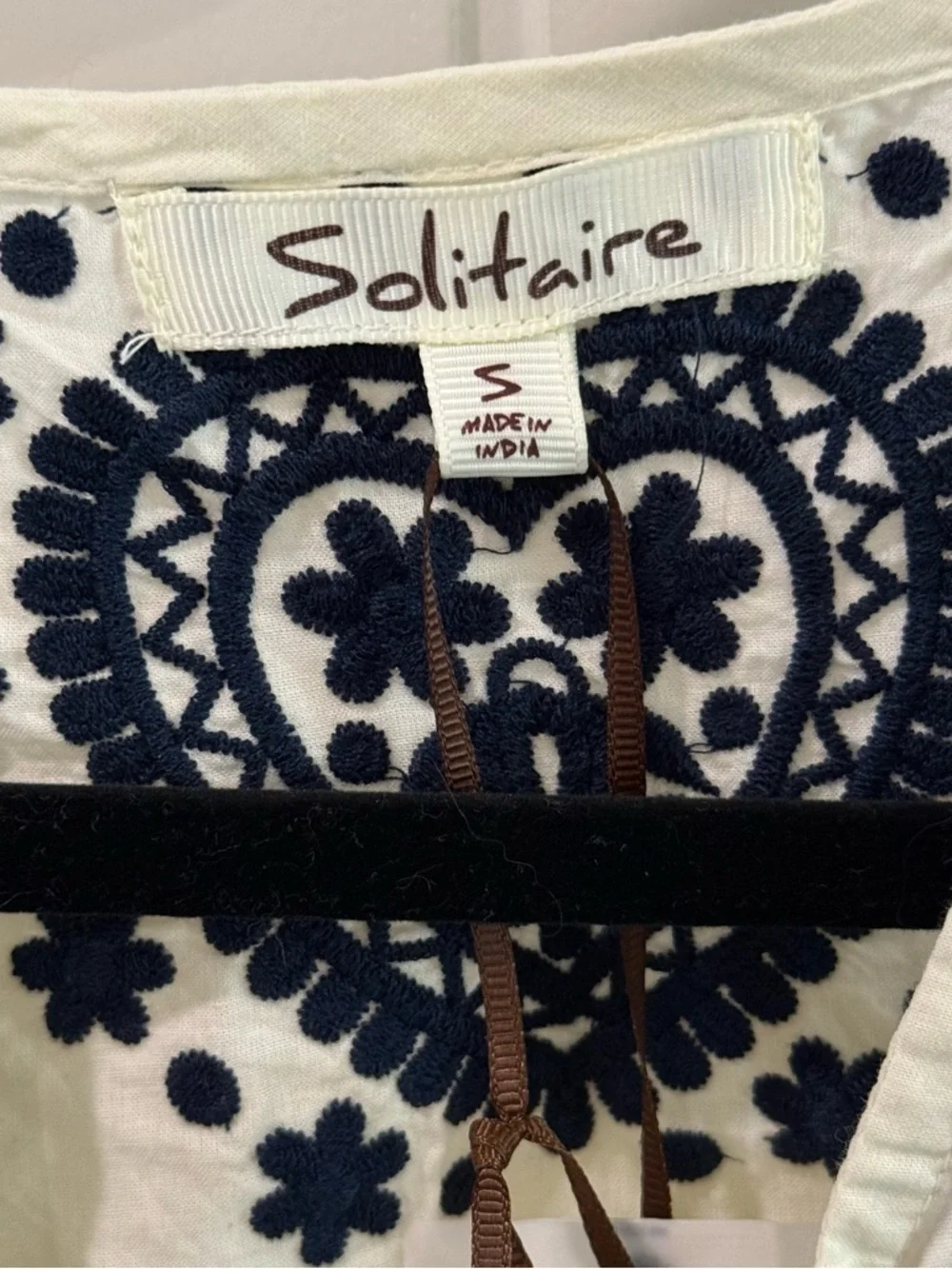Solitaire Embroidered Boho Blouse Cream Navy Flutter Sleeve NWT S - Picture 4 of 12